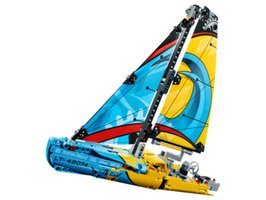 42074 - Racing Yacht